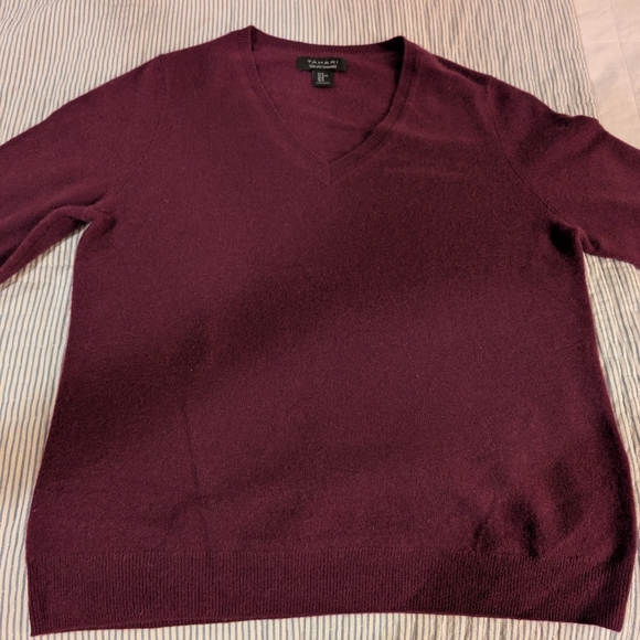 CASHMERE v Neck Burgundy Maroon Sweater XL Tahari - Picture 5 of 5